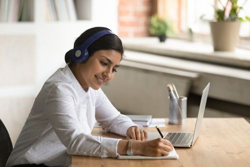Accessibility For Multilingual Learners: Subtitles, Voiceovers, And Inclusive Training Design